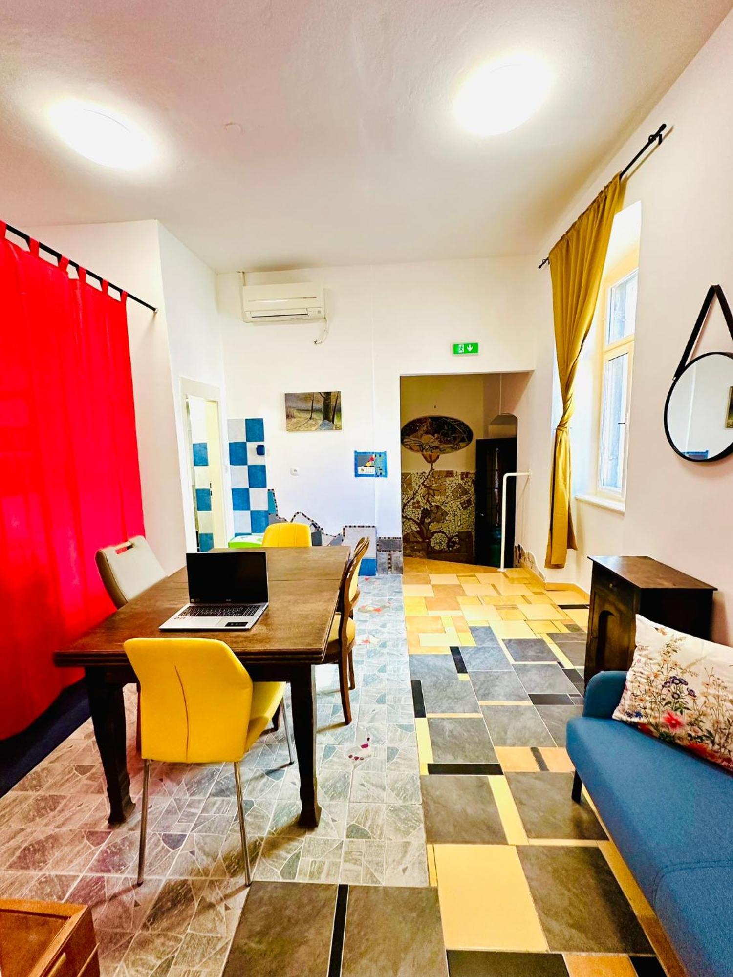 פולה Hostel Art & Joy מראה חיצוני תמונה