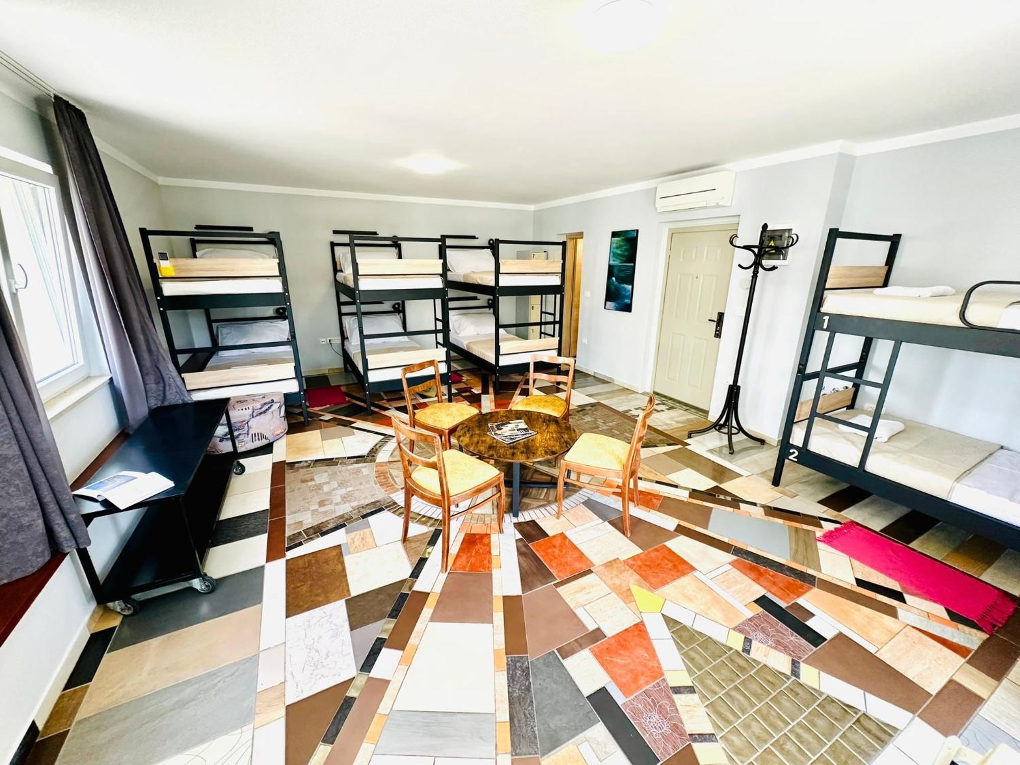 פולה Hostel Art & Joy מראה חיצוני תמונה